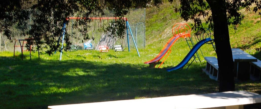 Juegos infantiles en el área de Ibernalo / Haur-jolasak Ibernaloko eremuan (Santa Cruz de Campezo / Santikurutze Kanpezu)